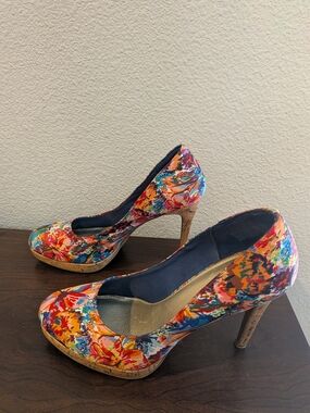 FIONI Clothing Multicolor Floral Platform Heels